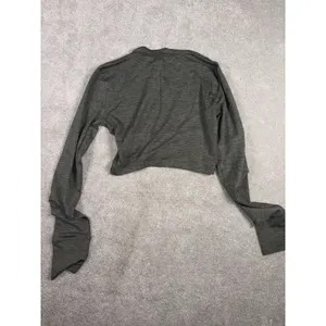 vuori womens long sleeve crop lux‎ tee dusty pine heather Xs thumbnail 7