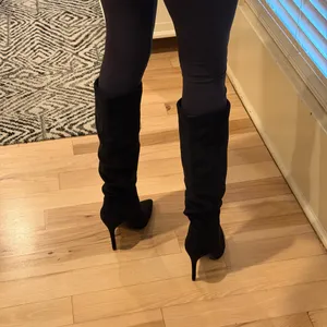 Forever 21 suede heel boots - size 6! thumbnail 3