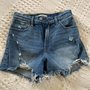 Abercrombie Curve Love Shorts High-Rise Mom 4" thumbnail 1