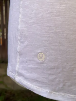 Lululemon love tee White round V-Neck T-shirt Classic Lightweight streetwear 8 thumbnail 4
