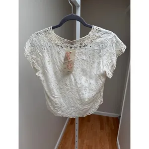 NEW NWT Lace Works Handmade Eyelet Lace Blouse Ivory Cropped Top Womens Small thumbnail 4