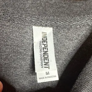 NWT Independent Trading Company Gray Volleyball USA Sweatshirt Size Medium thumbnail 3