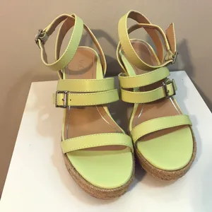 Vionic Sabina wedge-heel platform sandals in pale lime green leather, like new! thumbnail 4