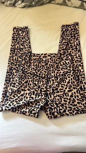 Cheetah Print Leggings 7/8 thumbnail 1