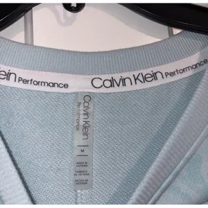 Calvin Klein Performance Aqua Blue Logo Cropped Short Sleeve Top Size Medium NWT thumbnail 3