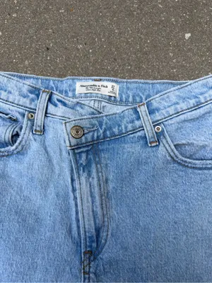 Abercrombie 90s Straight Ultra High Rise Jeans 27 4 Long Light Wash thumbnail 2