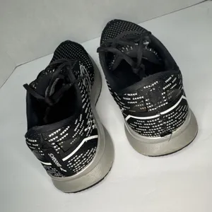 Brooks Levitate 5 Women’s 9 B Black Running Shoes 1203571B090 Heel Damage thumbnail 4