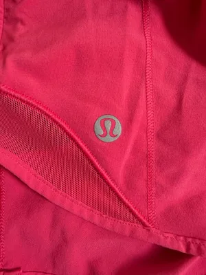 Lululemon Hotty Hot Short High Rise 2.5” Size 2 Lipgloss Pink thumbnail 7