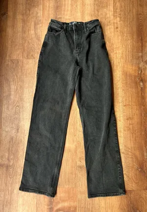 Hollister Ultra High-Rise Dad Jeans thumbnail 1