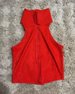 Boutique NWOT Red Sleeveless Zip Tank Top thumbnail 2