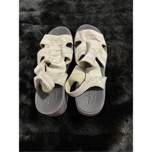 Women's Easy Street Solite Bouncy Cushioned Wedge Sandal Taupe 11 M thumbnail 3