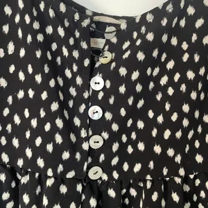 Urban Outfitters Tank Tiered Romper Black and White Size XS Flowy Lightweight thumbnail 4