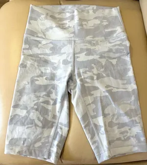 Lululemon Camo Biker Shorts Gray Size 6 thumbnail 1