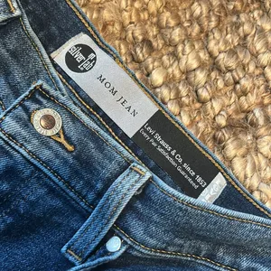 Levis Silvertab High Waisted Mom Jeans Tapered Women’s Size 29 Medium Wash thumbnail 7