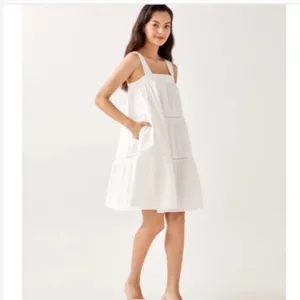 White Tiered Square Neck Sundress w/ Pockets Size 8 thumbnail 2