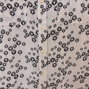 LOFT Women’s Short Sleeve Collared Floral Print Button Down in Black and White thumbnail 4