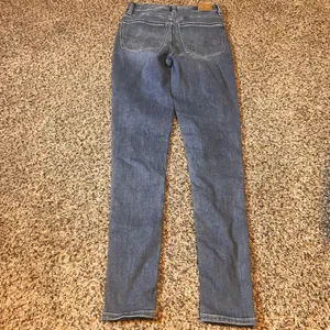 American Eagle Super High-Rise Jeggings‎ Size 4 Long Blue Wash Denim Jeans thumbnail 8