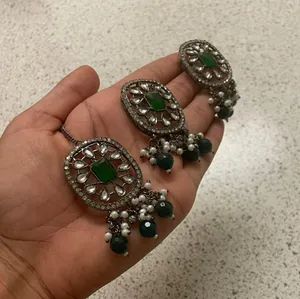 Green earrings thumbnail 3