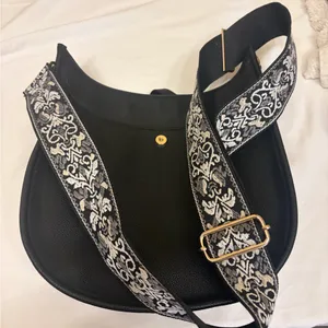 Elegant Black Shoulder Bag for Women thumbnail 1