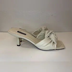 Nine West Knot 3 Ivory Slip On Squared Open Toe Kitten Heels‎ Sandals Size 9 M thumbnail 4