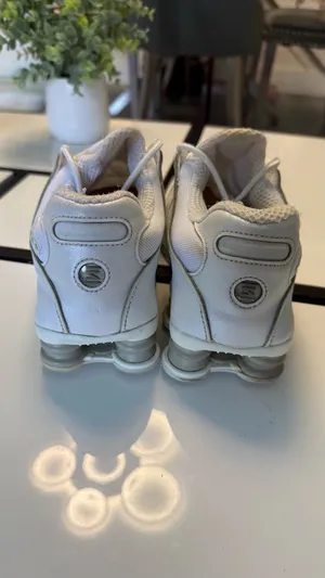 Vintage Nike Shox NZ "White Metallic Silver" - Y2K Aesthetic - Women's Size 9 / EUR 40.5 thumbnail 2
