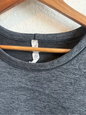 Lululemon Dark Gray Long Sleeve Swiftly Tee Size 6 thumbnail 3
