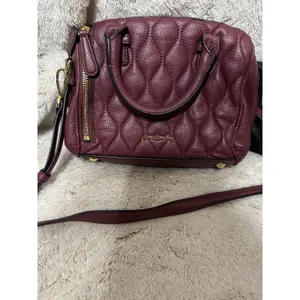 Vera Bradley Mini Crossbody Handbag "Marlo" Quilted Leather in Claret (wine) EUC thumbnail 3