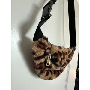 Cheetah Fanny Pack Crossbody Bag Black thumbnail 9