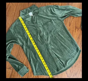 No Boundaries Hunter Green button down velvet blouse - Size Small. ***Refer to measurements for size. gently Warn & excellent condition. Super cute as a jacket or blouse. Measurements approximately 19” from armpit to armpit x 24” long. Non-smoking home. priced to sell at as is condition. Don’t like my price, make reasonable offer! And thank you for checking my closet. thumbnail 8