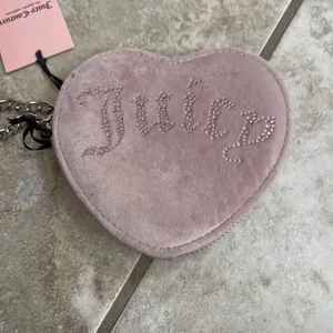 Juicy Couture Bejeweled Heart Coin‎ Case Dusty Blush Pink Velour Rhinestone NWT thumbnail 2
