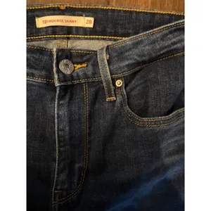 Levis‎ 721 High Rise Skinny Jeans 28 Blue Distressed Denim Pants thumbnail 2