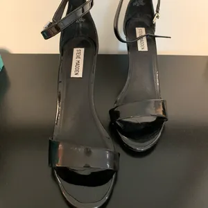 Steve Madden Black Patent Leather Heels thumbnail 3