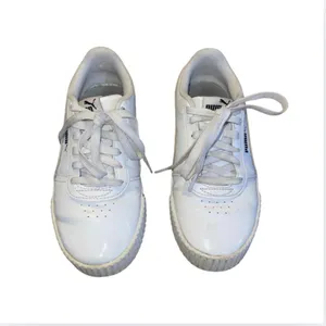 Puma Carina Bold Sneakers Size 6 Tennis Shoes Classic Athletic Walking Casual thumbnail 2