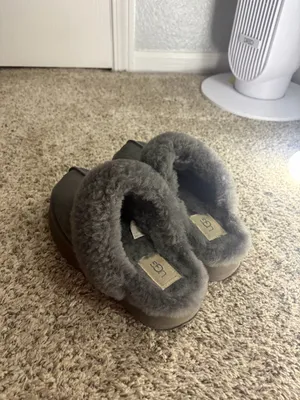 UGG Slippers Platform thumbnail 3