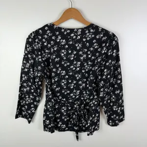 Reformation Black Floral Tie Back Babydoll Blouse Medium Lightweight‎ Feminine thumbnail 4