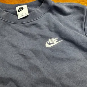 Nike Sportswear Crewneck Sweatshirt Blue Gray‎ Embroidered Logo Large FLAW thumbnail 3