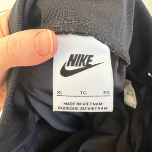 Nike Women’s Extra Large Black Icon Clash Pants thumbnail 5