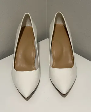 Justfab white pumps thumbnail 1