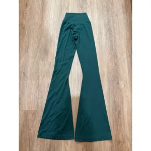 OFFLINE by Aerie Real Me Flare Leggings Forest Green High Rise XS 32 Inseam 433 thumbnail 3