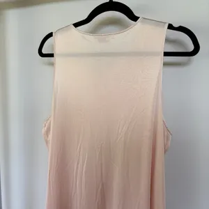 Vintage Peach Silky Slip Dress Vanity Fair Sleeveless Dainty Floral Flowy Medium thumbnail 7