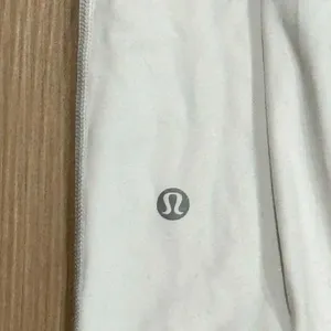 Lululemon White Lace Band Leggings Women’s 6 thumbnail 6
