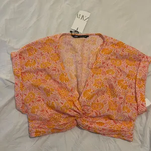 Zara crop top, new with tags! thumbnail 1