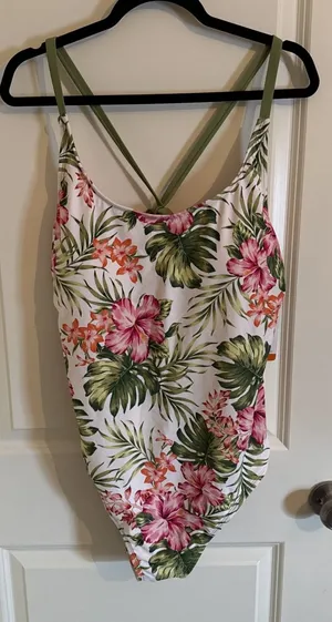 XXL Hurley Bayshore Pink Womens‎ One Piece Bathing Suit Swimwear Floral NWT thumbnail 1