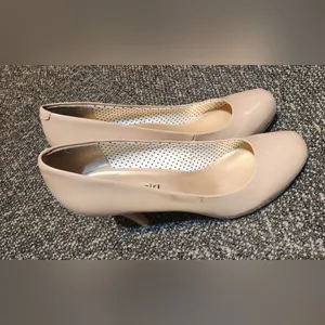 Madden Girl Women's Cream Pumps thumbnail 4