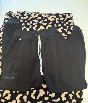 FIGS Women’s Jogger Scrubs thumbnail 1