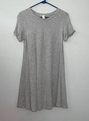 Forever 21 🤩4/$15🥳 gray tshirt dress thumbnail 1