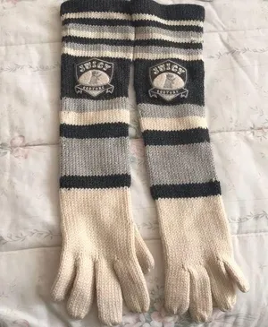 Juicy Couture gloves thumbnail 1