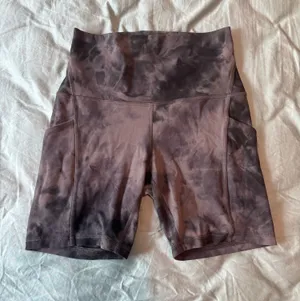Lululemon align shorts with pocket 6” thumbnail 1