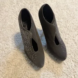 Ed Hardy NYE Silver Embellished Signature Light Brown Suede Heels Booties 8 thumbnail 4