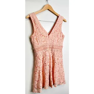Francesca’s Mini Dress Floral Lace‎ Sleeveless Size Medium V Neck A-line thumbnail 4
